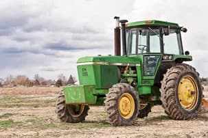 Ilustrační obrázek k Zelená nafta? - Miroslav Kalousek; Je kontrola NKÚ efektivni? - Vojtěch Filip