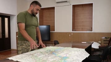 Ilustrační obrázek k Ukrajinci si přejí rychlý konec války, ne však za cenu územních ústupků. Příspěvek cituje smyšlený výzkum