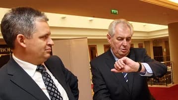 Ilustrační obrázek k Dienstbier vs. Zeman?