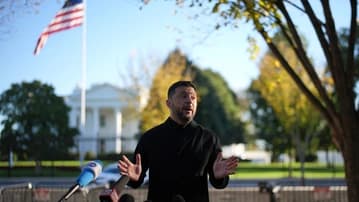 Ilustrační obrázek k Zelenského v USA kromě ukrajinských diplomatů přivítala i americká protokolářka či plukovník amerického letectva