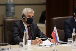 Ilustrační obrázek k Korčok sa stretol so šejkom v exteriéri kvôli pandémii