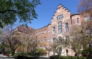 Ilustrační obrázek k Dokumenty německého institutu mapují pandemii. Konspirátoři zneužili začerněných částí k popření covidu-19