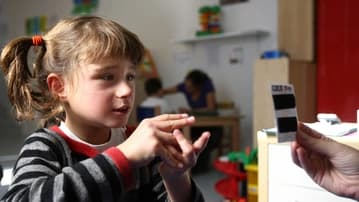 Ilustrační obrázek k Staré tvrzení v novém kabátě. Příspěvek opět nadhodnocuje rozdíl v dávkách pro handicapované Ukrajince a Čechy