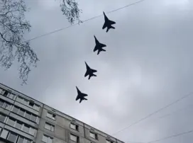 Ilustrační obrázek k Video z letecké přehlídky vydáváno za záběr z ruské invaze na Ukrajinu