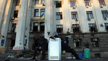 Ilustrační obrázek k Během tragického požáru v Oděse se násilí dopouštěly obě strany