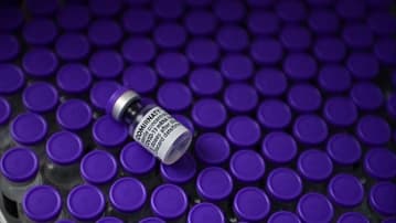 Ilustrační obrázek k „Vražedná šarže“ covidové vakcíny neexistuje, počty hlášených nežádoucích příhod se mezi šaržemi neliší