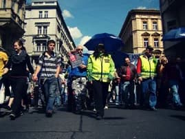 Ilustrační obrázek k Vládní krize, rozpad VV - Karolína Peake, Protesty proti vládě, sociální reformy - Jaromír Drábek (TOP 09)