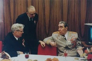 Ilustrační obrázek k Chybí Rusové. Příspěvek plete jména členů politbyra, které schválilo srpnovou invazi