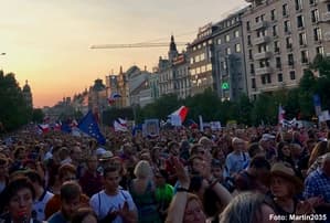 Ilustrační obrázek k Falešný inzerát na komparzistu při demonstraci Milionu chvilek