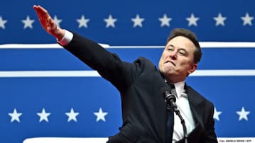 Ilustrační obrázek k Příspěvek používá zavádějící fotografie. Barack Obama a Kamala Harris udělali jiné gesto než Elon Musk