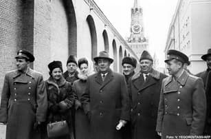 Ilustrační obrázek k Místo pěti Rusů pět Ukrajinců – příspěvek manipuluje se složením sovětského politbyra