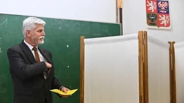 Ilustrační obrázek k Příspěvek šíří smyšlené výroky prezidenta Pavla o právu volit