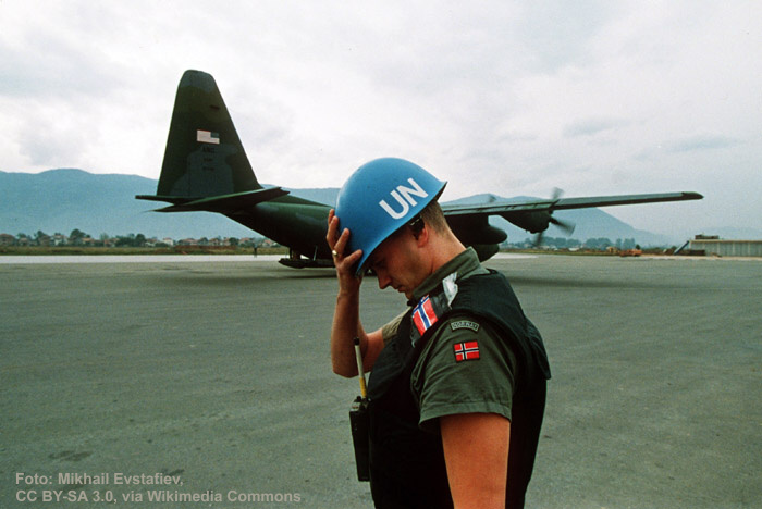 Ilustrační obrázek k výstupu Petr Pavel na fotce přebírá vyznamenání za záchranu jednotek OSN, ne za boj proti imperialismu