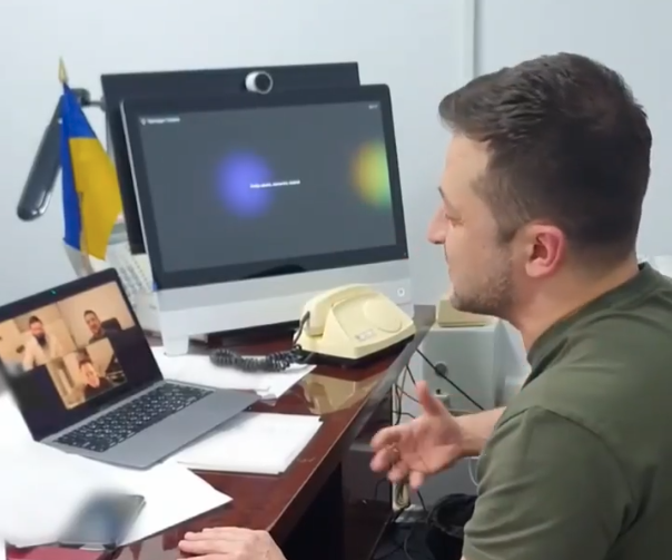 Ilustrační obrázek k výstupu Upravené video z hovoru Zelenského s Muskem