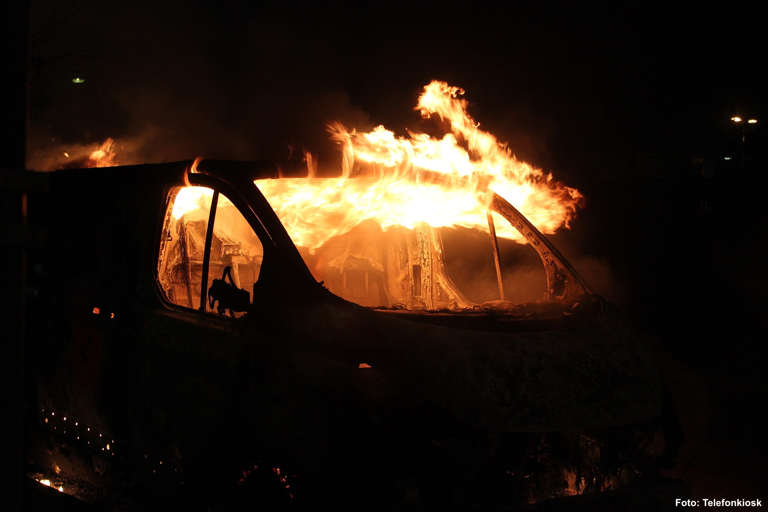 Ilustrační obrázek k výstupu Video vydává požár dodávky s kyslíkovými lahvemi za výbuch elektromobilu